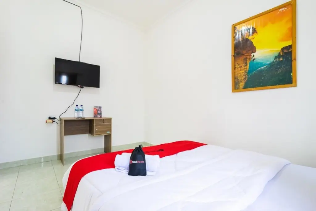 Южный Тангеранг: RedDoorz near Universitas Pamulang
