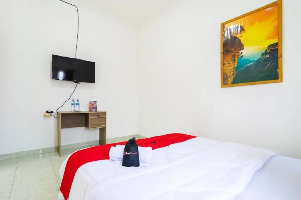 Южный Тангеранг: RedDoorz near Universitas Pamulang