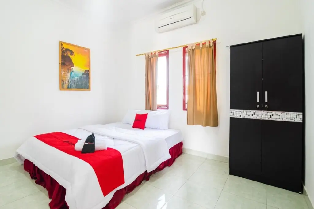 Южный Тангеранг: RedDoorz near Universitas Pamulang