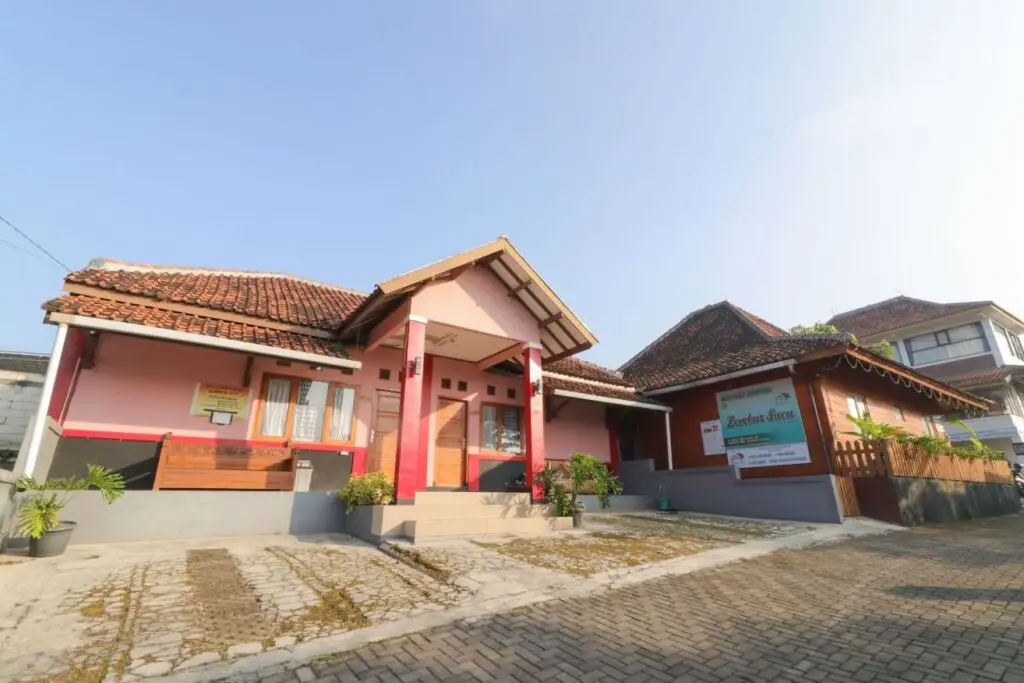Паромпонг: Lembur Incu Syariah Villa by ZUZU