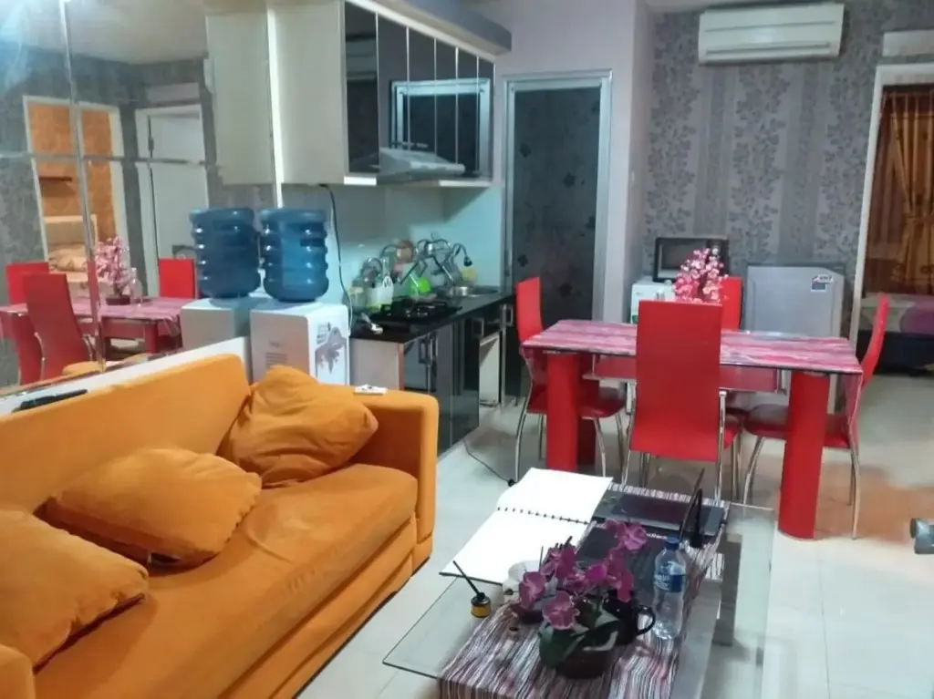 Джакарта: Onted's Room Apartemen Kalibata City by ZUZU