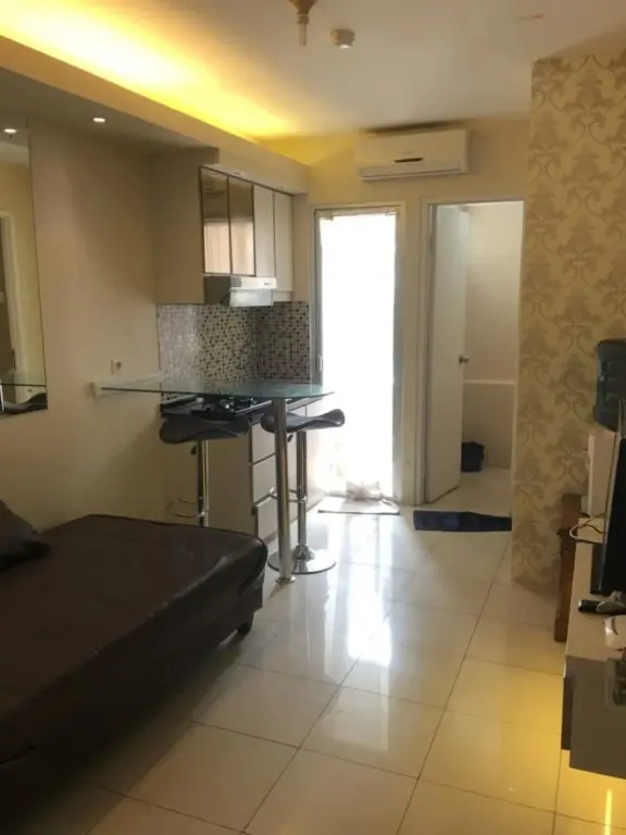Джакарта: Onted's Room Apartemen Kalibata City by ZUZU