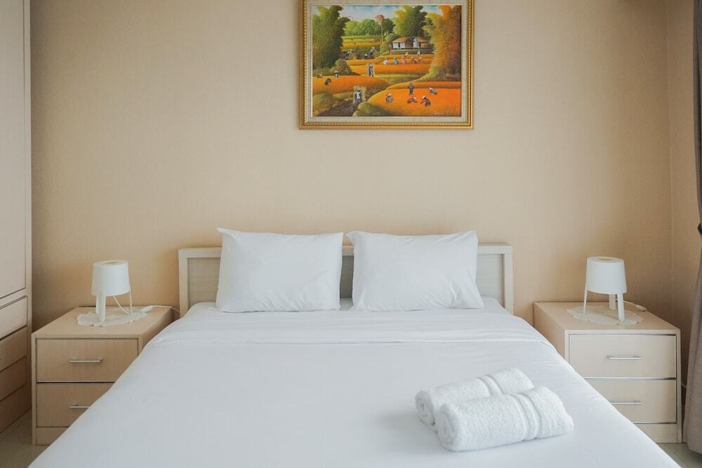 Джакарта: Pleasant Studio Apartment at Tamansari The Hive