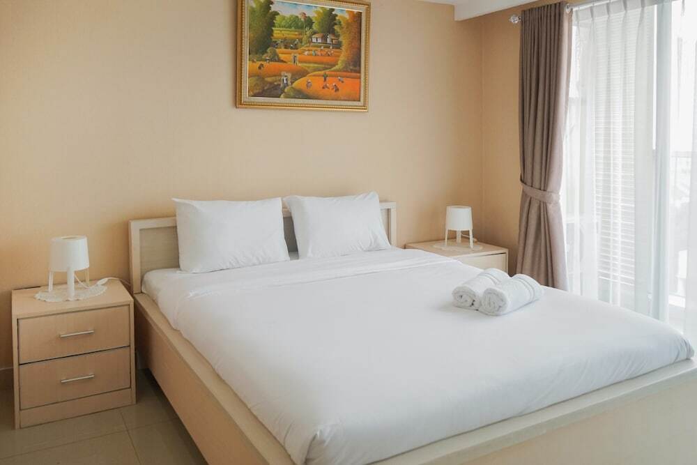 Джакарта: Pleasant Studio Apartment at Tamansari The Hive