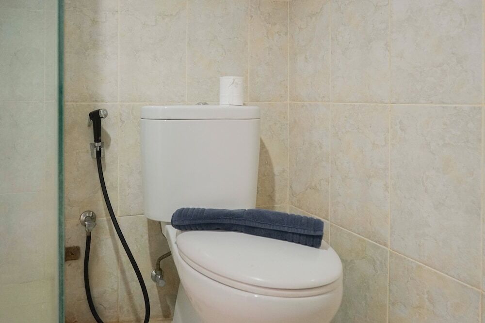 Джакарта: Pleasant Studio Apartment at Tamansari The Hive