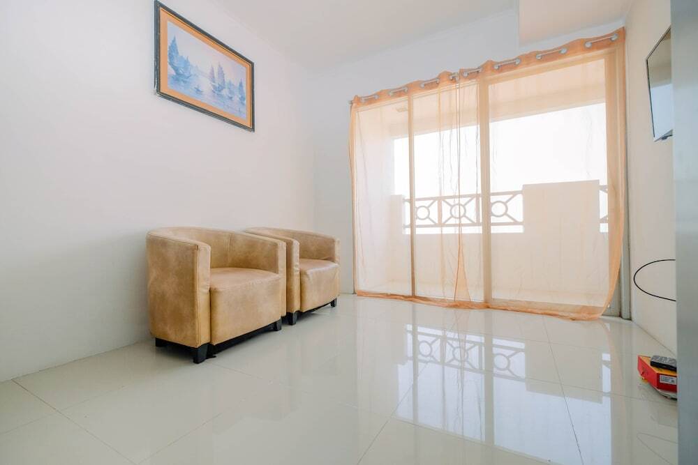 Джакарта: Cozy 2BR Apartment at Green Central City near Chinatown
