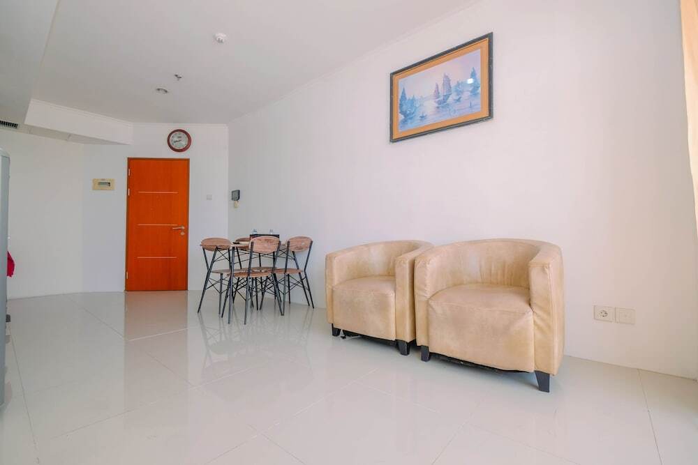 Джакарта: Cozy 2BR Apartment at Green Central City near Chinatown