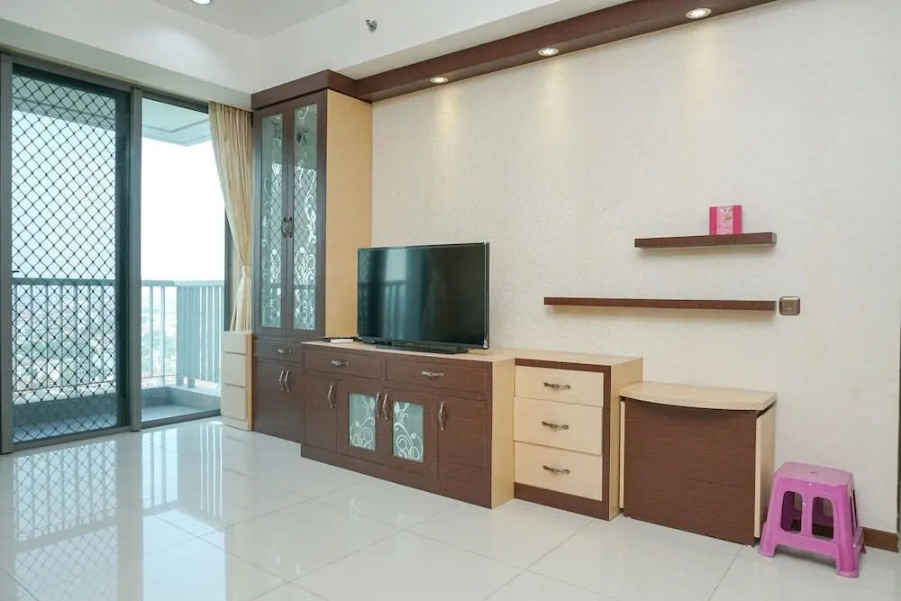 Джакарта: Modern 2BR at St. Moritz Apartment near Shopping Mall