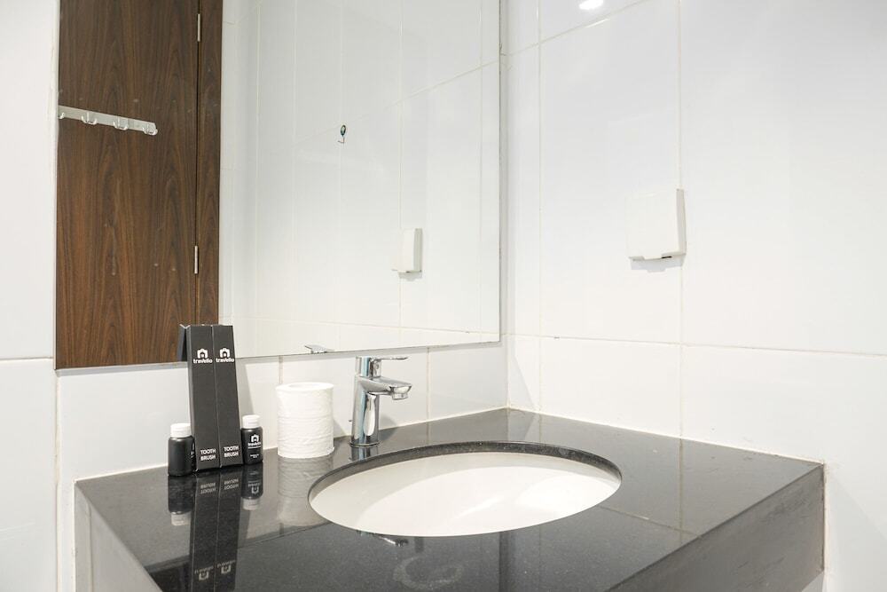 Джакарта: Modern 2BR at St. Moritz Apartment near Shopping Mall