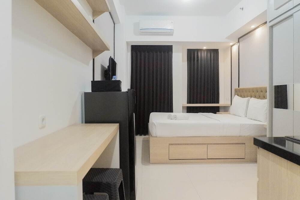 Сурабая: Easy Access Studio Apartment at Anderson Supermall Mansion