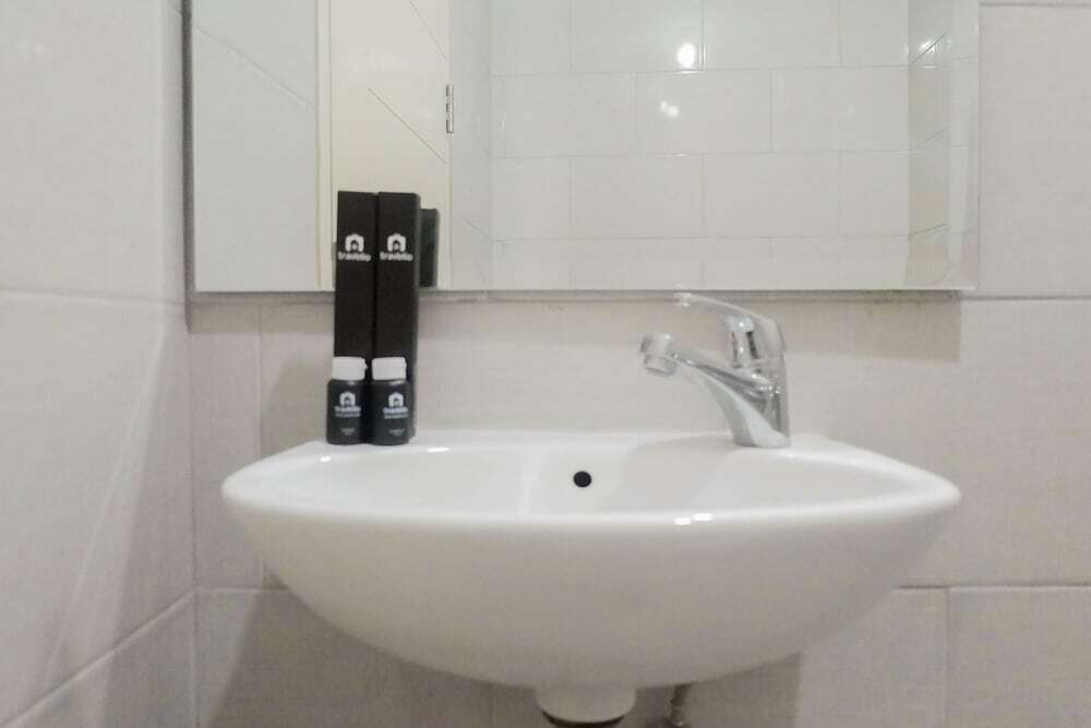Сурабая: Easy Access Studio Apartment at Anderson Supermall Mansion