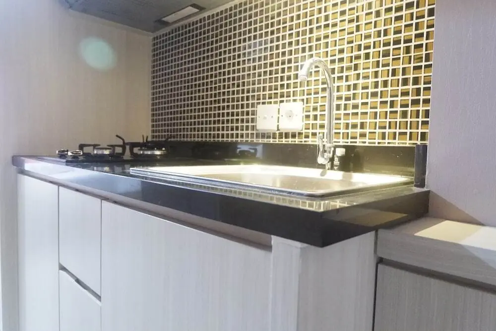 Сурабая: Minimalist Studio Apartment at Supermall Mansion Orchard