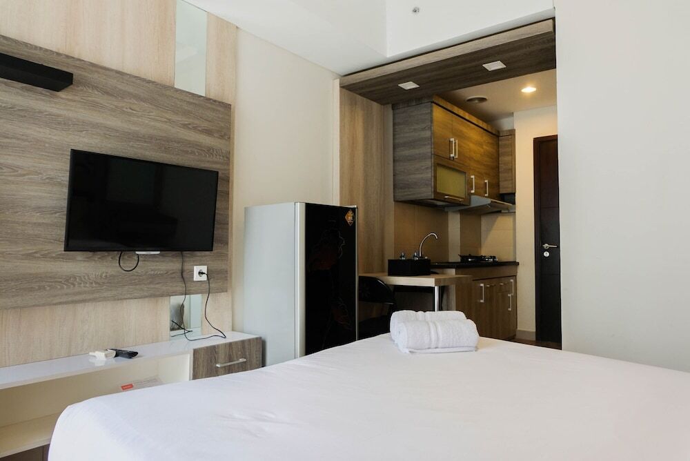 Legok: Tranquil Studio Apartment at Saveria BSD