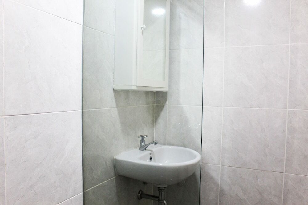 Южный Тангеранг: Minimalist and Posh Studio Parkland Avenue Apartment