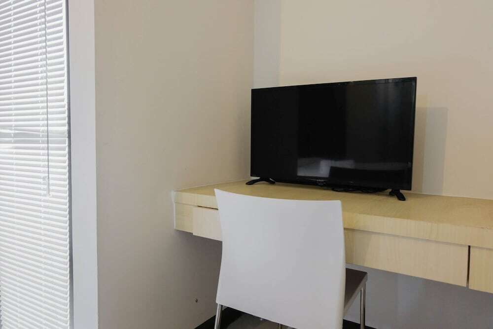 Тангеранг: Best Price Studio Apartment at 19 Avenue
