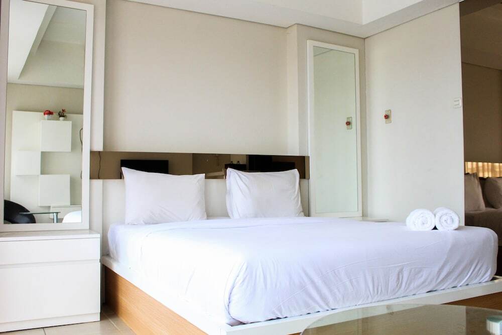 Южный Тангеранг: Comfy Studio Apartment at Bintaro Plaza Residence