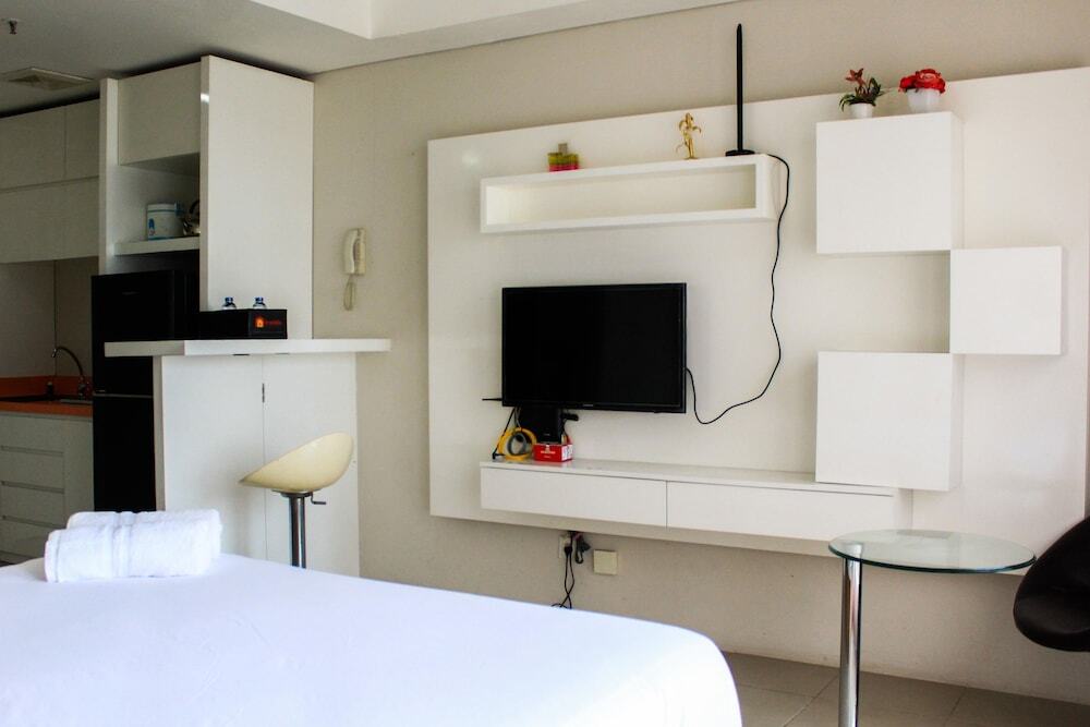 Южный Тангеранг: Comfy Studio Apartment at Bintaro Plaza Residence