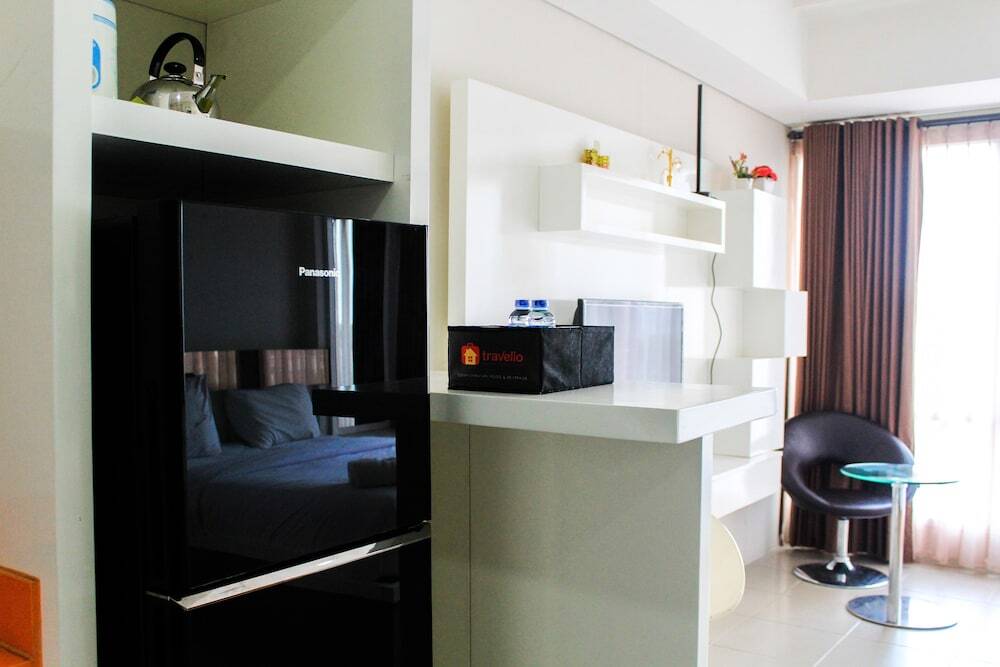 Южный Тангеранг: Comfy Studio Apartment at Bintaro Plaza Residence