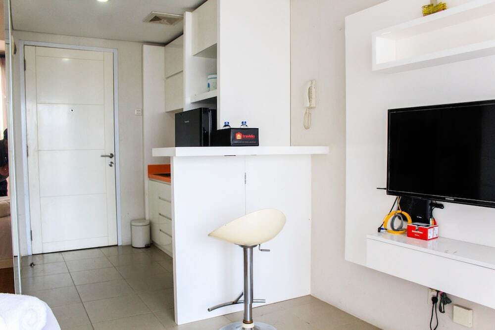 Южный Тангеранг: Comfy Studio Apartment at Bintaro Plaza Residence
