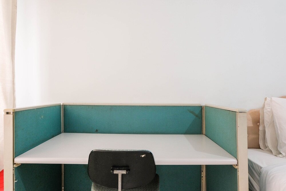 Тангеранг: Minimalist and Stylish Studio Ayodhya Apartment