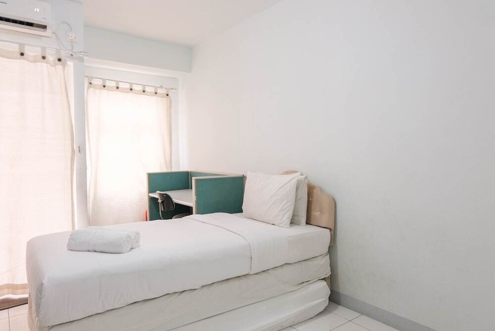 Тангеранг: Minimalist and Stylish Studio Ayodhya Apartment