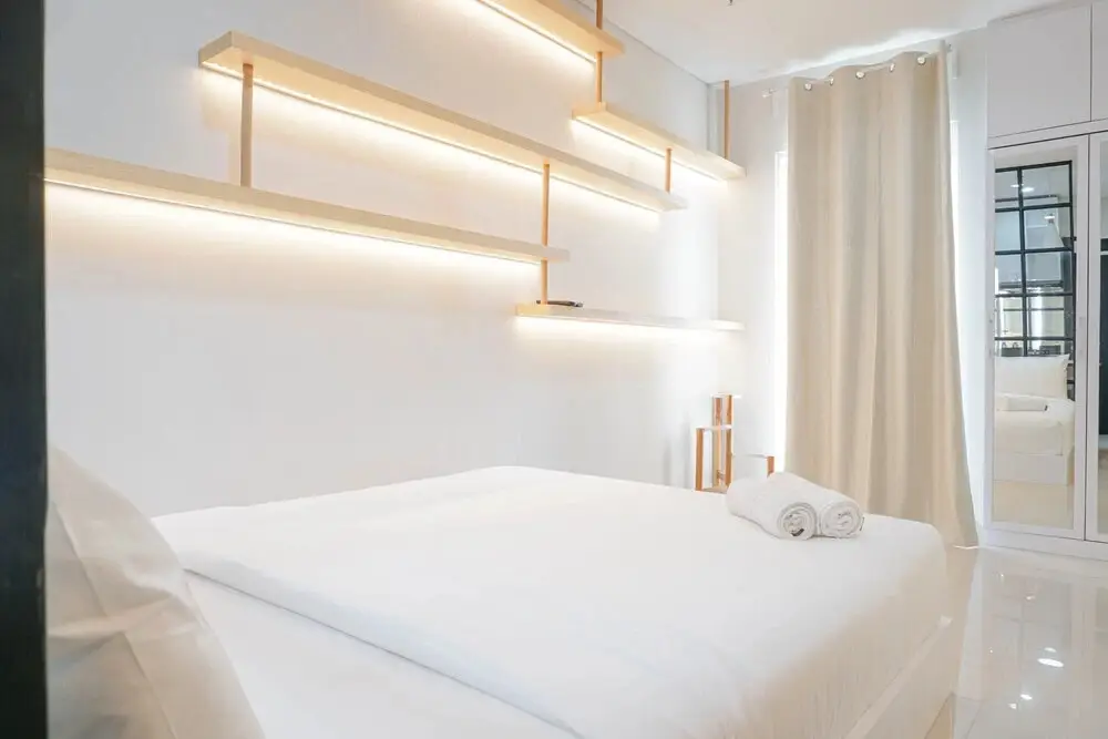 Депок: Spacious and Modern Studio at Atlanta Apartment