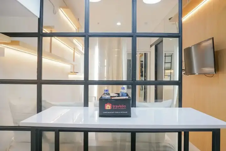 Депок: Spacious and Modern Studio at Atlanta Apartment