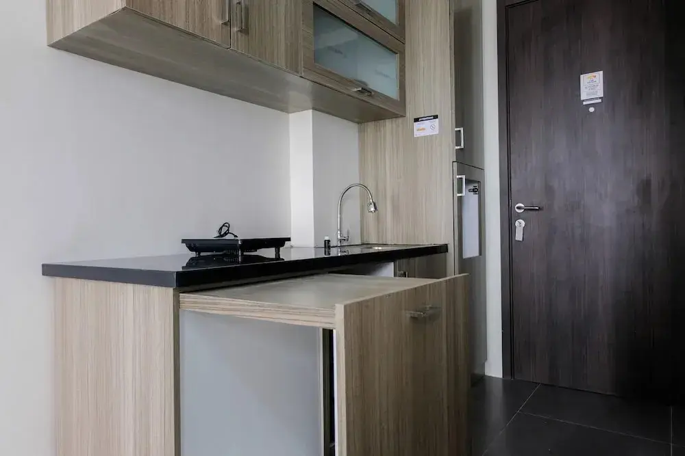 Южный Тангеранг: Comfy and Tranquil Studio Room Bintaro Icon Apartment