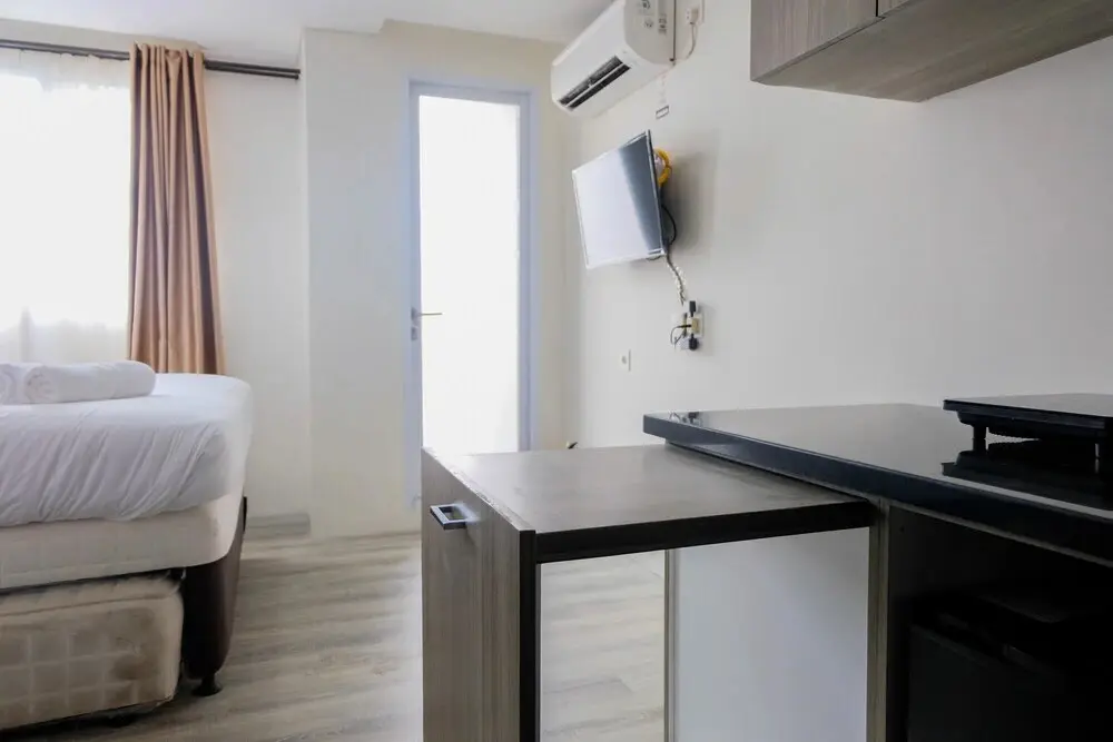 Южный Тангеранг: Comfy and Tranquil Studio Room Bintaro Icon Apartment