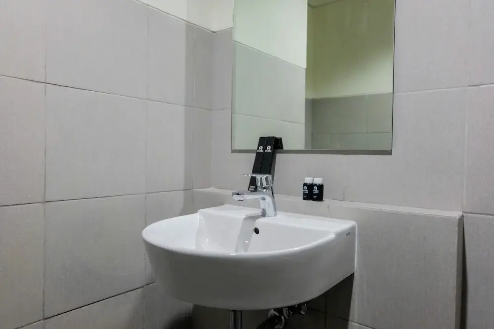 Южный Тангеранг: Comfy and Tranquil Studio Room Bintaro Icon Apartment