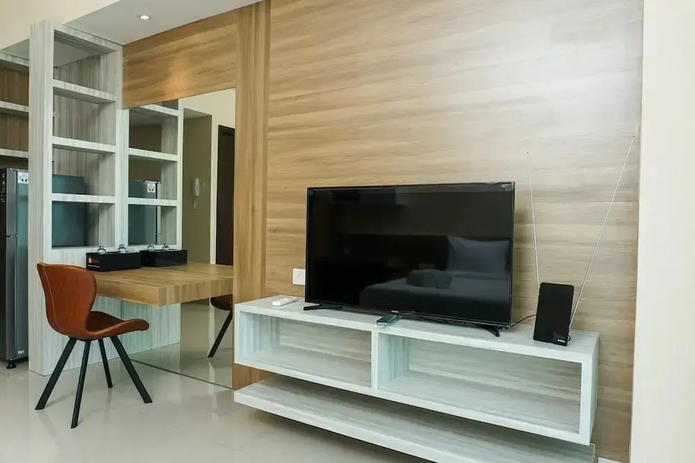 Джакарта: Cozy Studio Apartment at Nine Residence connected to Mall