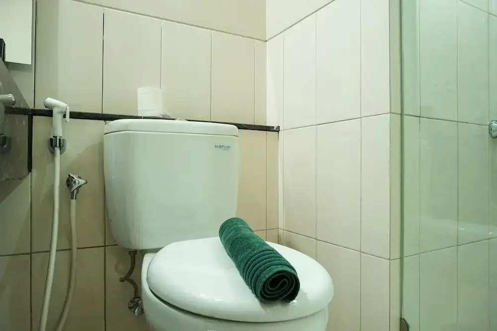 Джакарта: Cozy Studio Apartment at Nine Residence connected to Mall