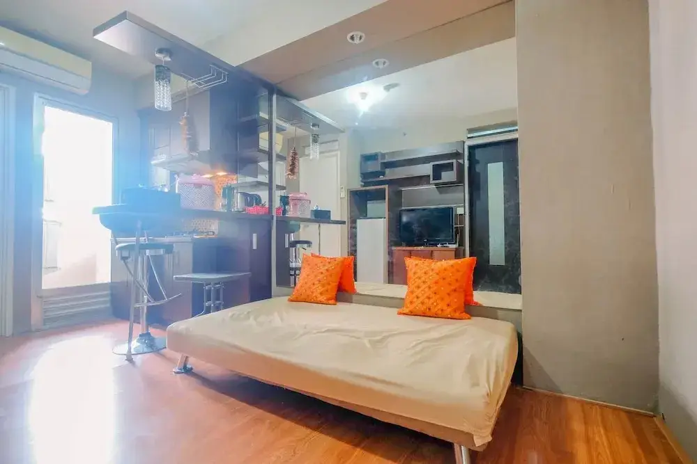 Strategic 2BR at Kalibata City Apartment — фото 1