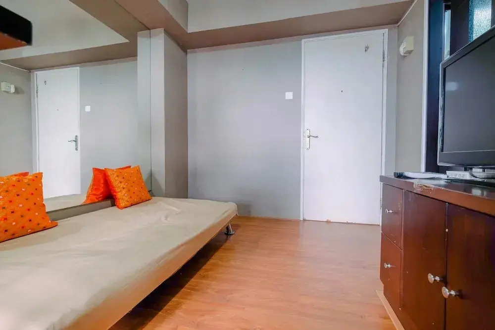 Джакарта: Strategic 2BR at Kalibata City Apartment