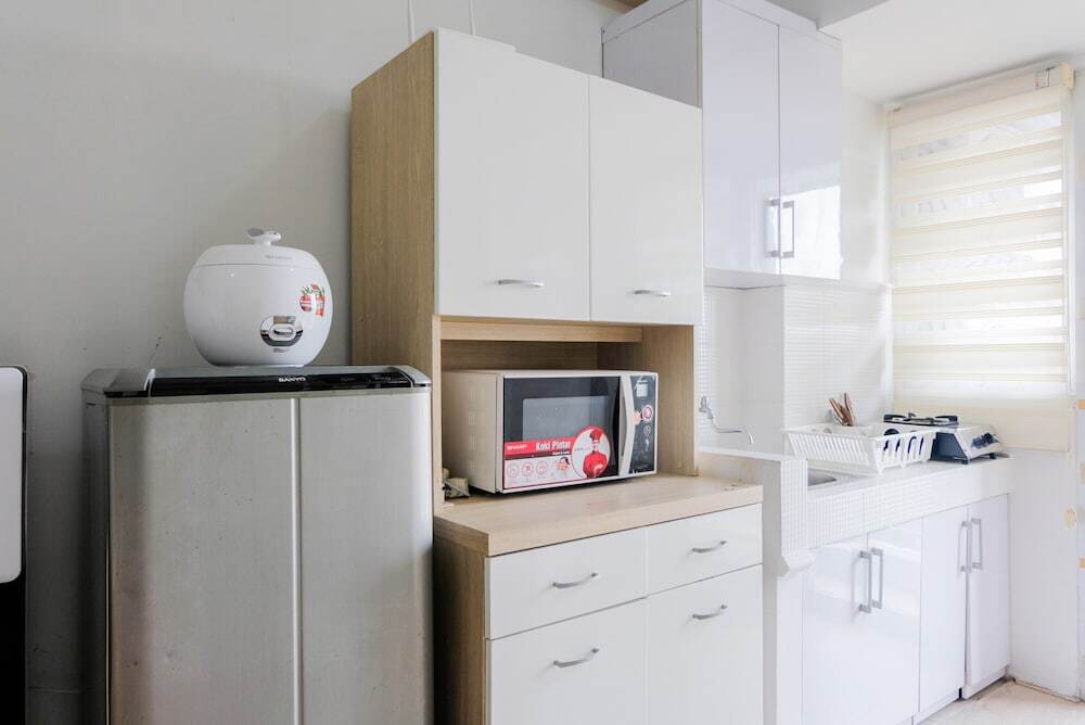 Джакарта: Cozy and Elegant Studio Bintaro Park View Apartment