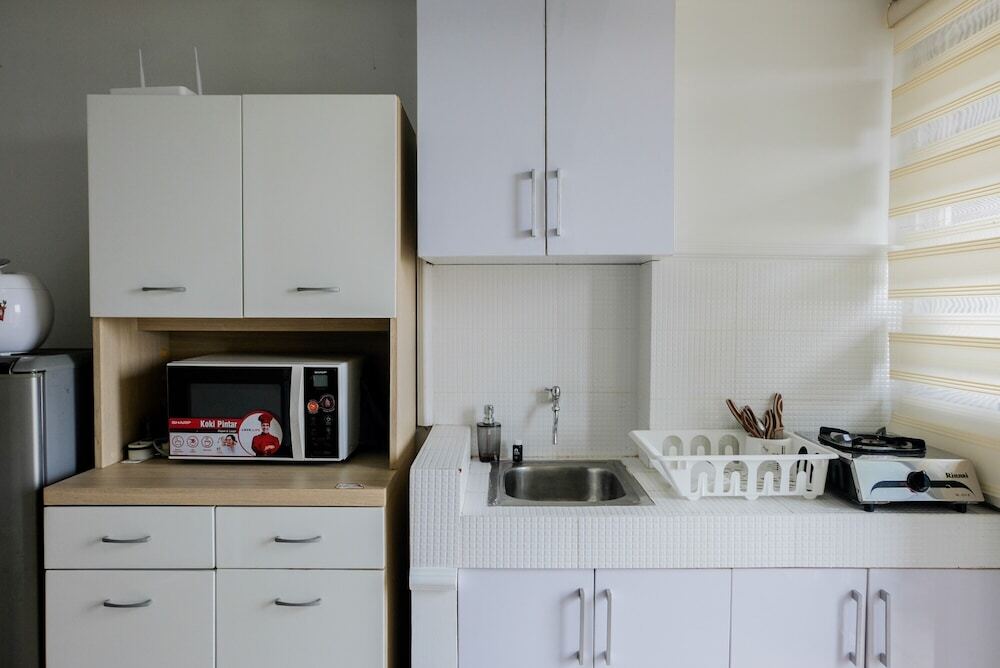 Джакарта: Cozy and Elegant Studio Bintaro Park View Apartment