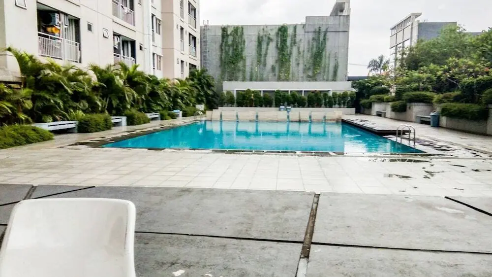 Джакарта: Cozy and Elegant Studio Bintaro Park View Apartment