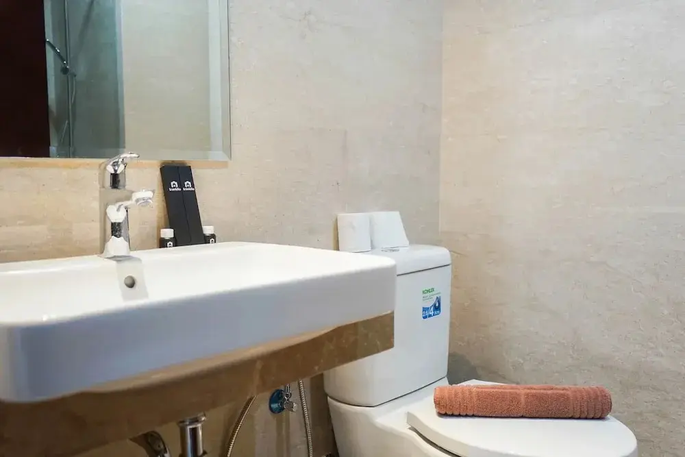 Джакарта: Newly Furnished Studio Apartment at Menteng Park