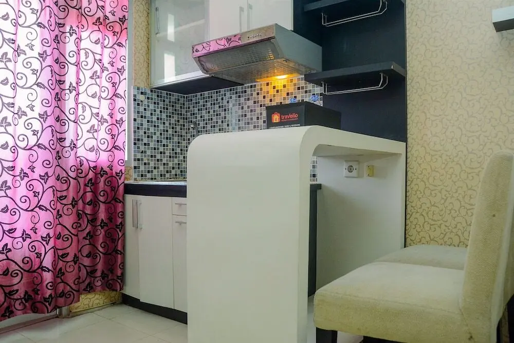 Джакарта: Cozy Studio Apartment at Grand Emerald Gading Nias Residences