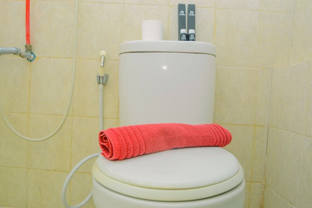 Джакарта: Cozy Studio Apartment at Grand Emerald Gading Nias Residences