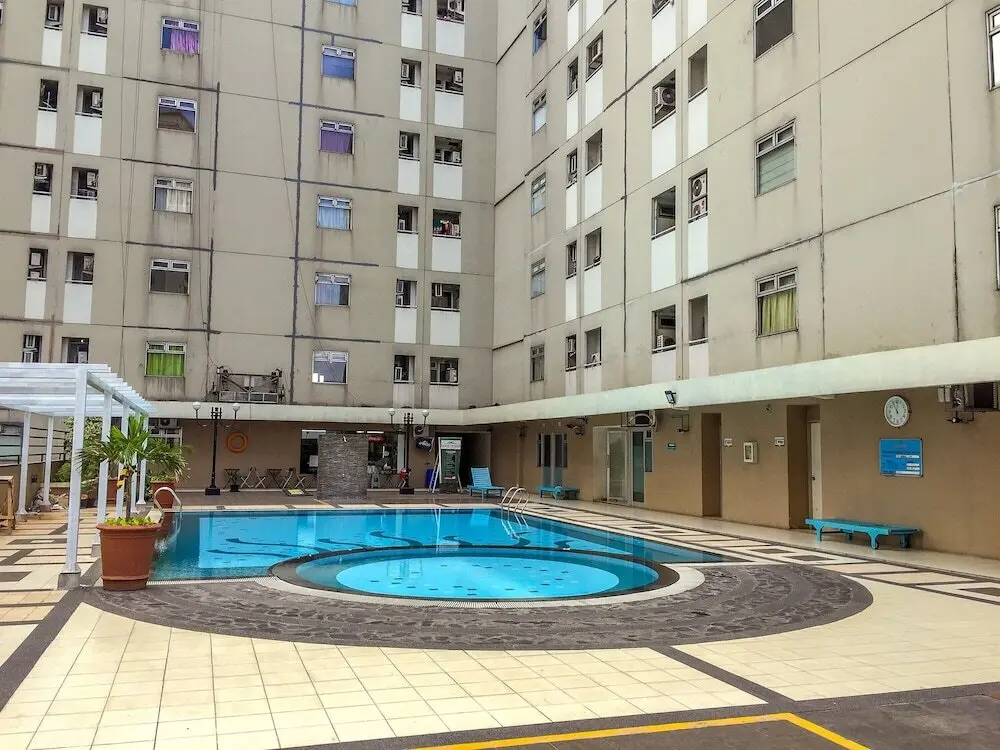 Джакарта: Comfy Studio Apartment at Grand Emerald Gading Nias Residences