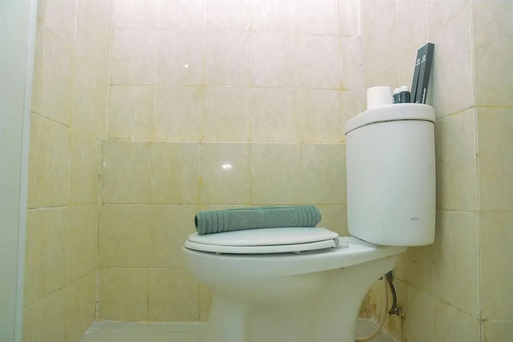 Джакарта: Comfy Studio Apartment at Grand Emerald Gading Nias Residences