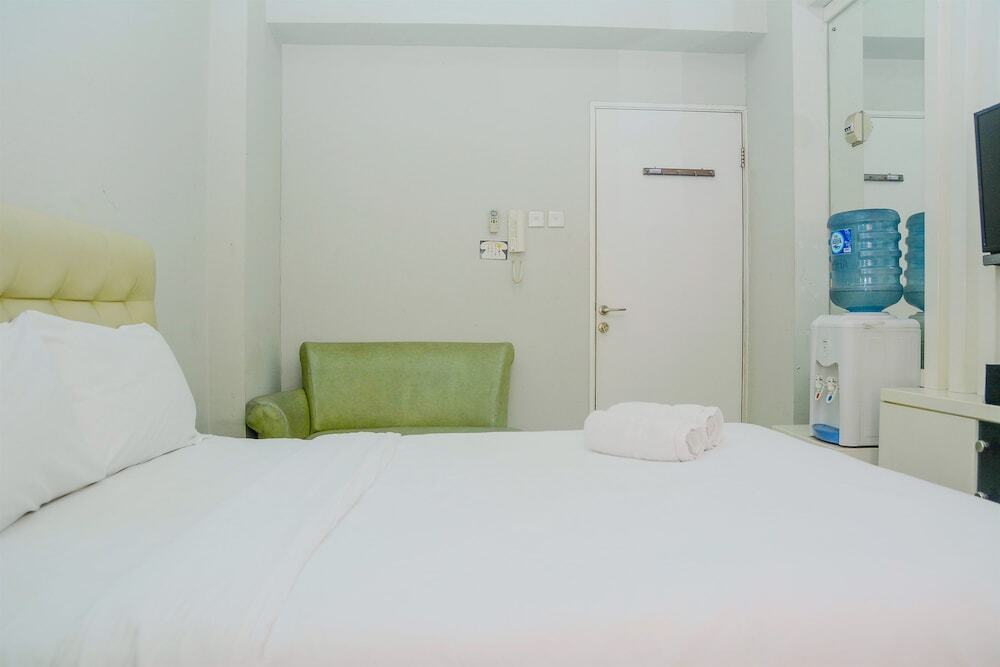 Джакарта: Comfy Studio Apartment at Grand Emerald Gading Nias Residences