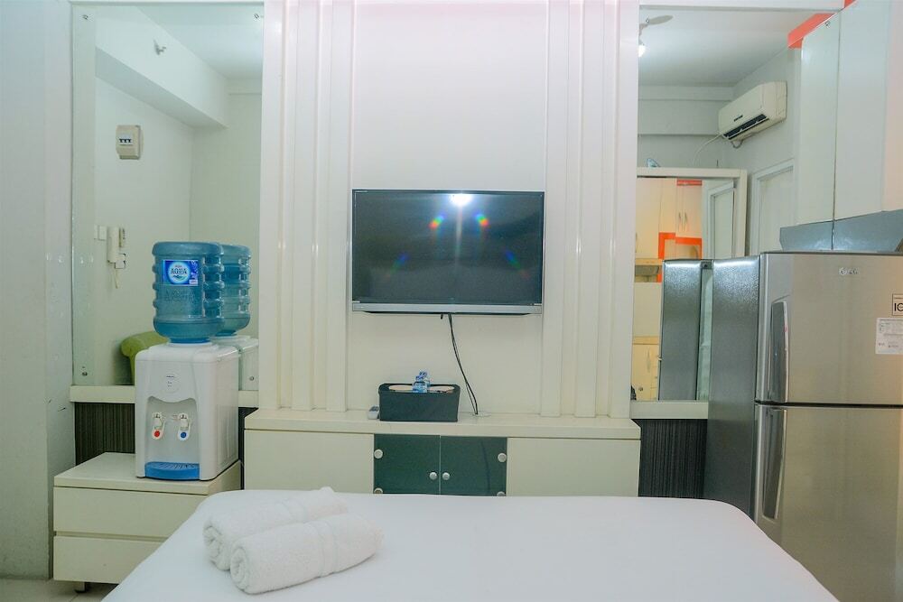 Джакарта: Comfy Studio Apartment at Grand Emerald Gading Nias Residences
