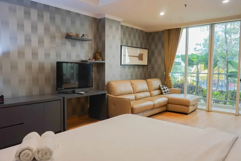 Джакарта: Spacious Studio with Sofa Bed @ Ancol Mansion Apartment