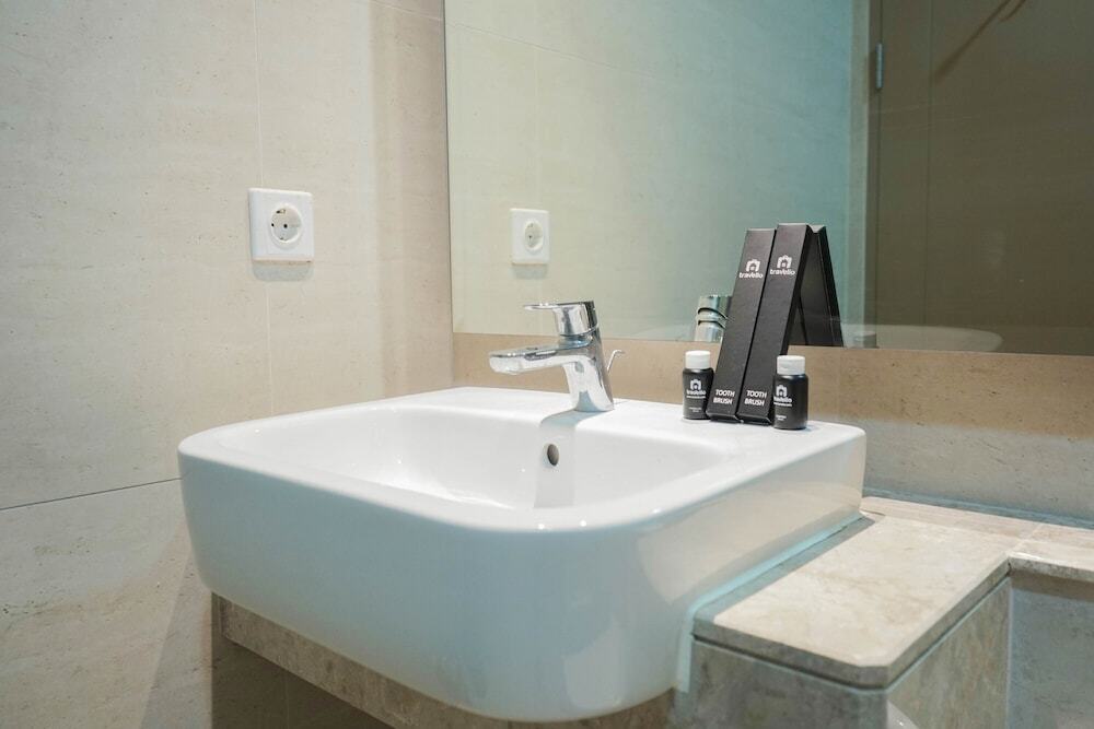 Джакарта: Best View and Comfy Studio Gold Coast Apartment