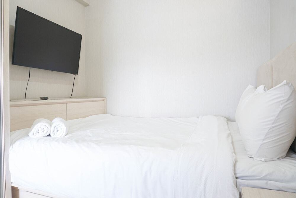 Джакарта: 2BR near Baywalk Pluit Mall at Green Bay Apartment