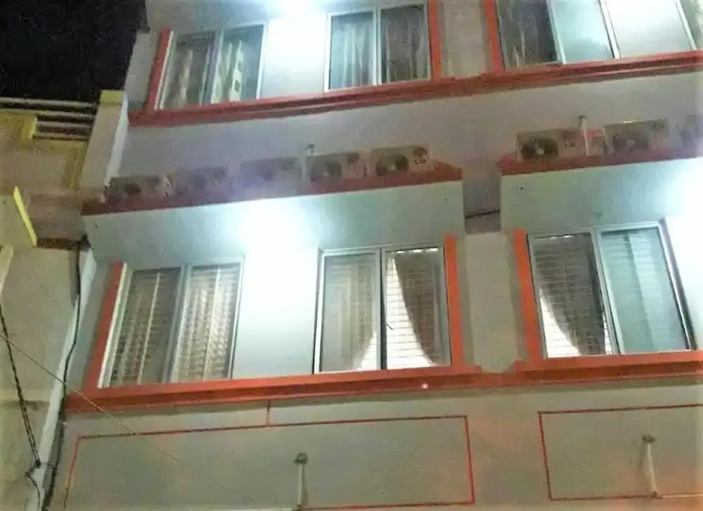 Паданг: Wisma Rumah KIta
