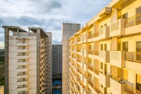 Skyland Sentul Tower Apartment — фото 1