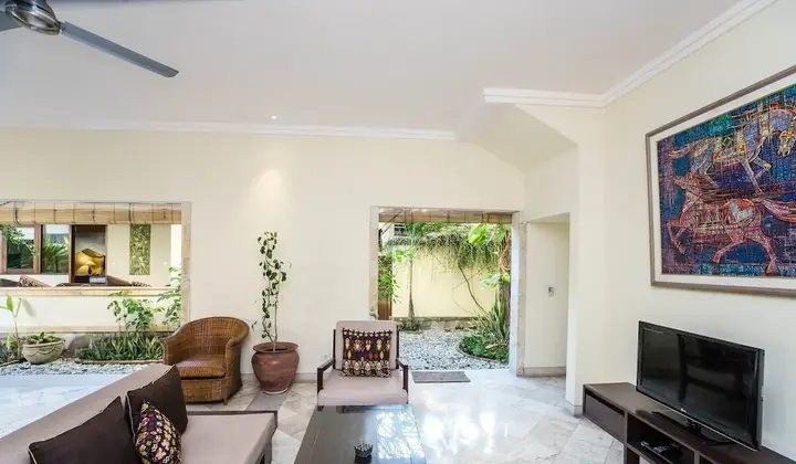 Кута: 3 bedroom villa river side Legian